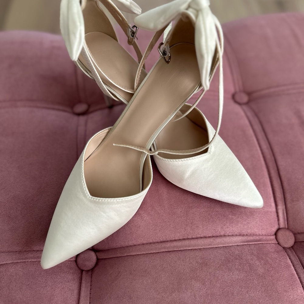 Bridal Bundle with stilettos, slippers and robe!